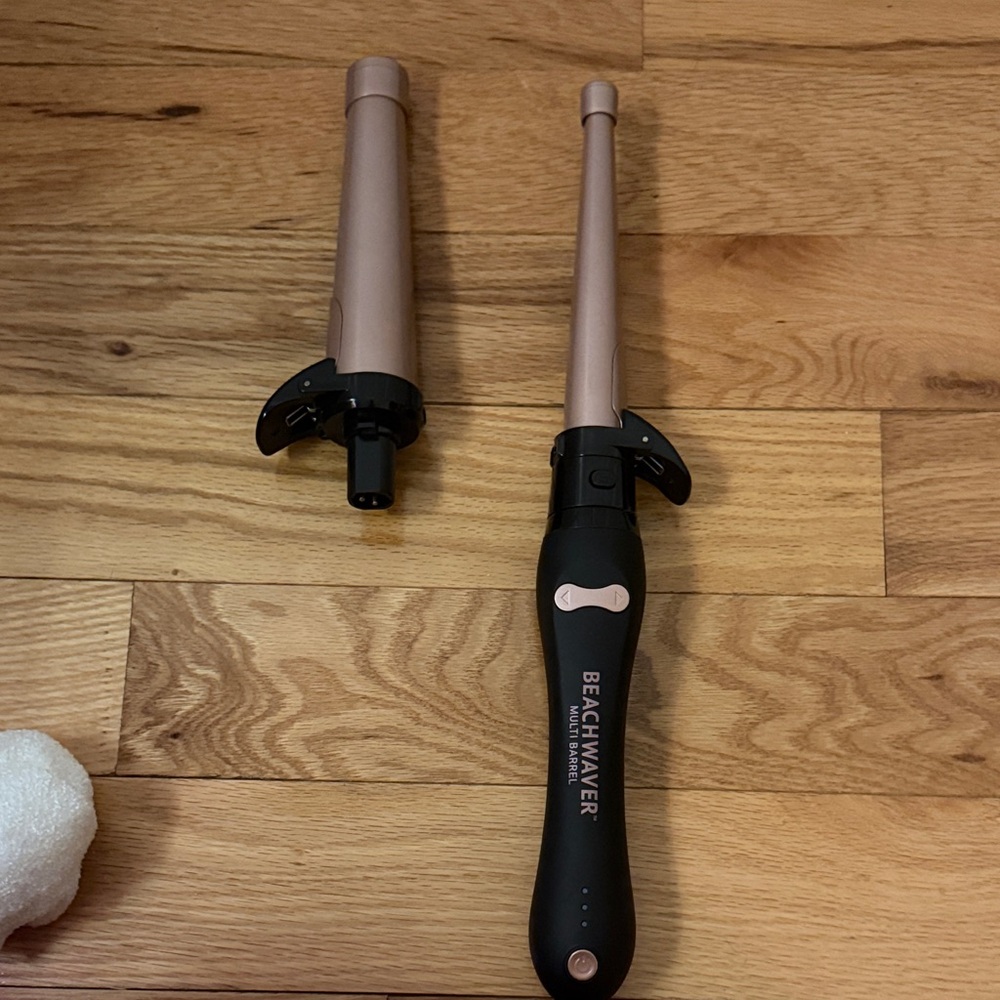 BEACHWAVER Black and Rose Gold Curling Iron - comes with both barrels!